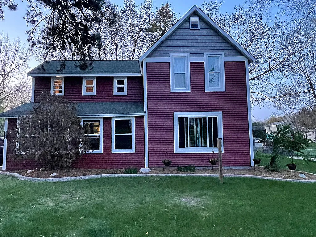 2739 Four Mile Rd NE photo 1