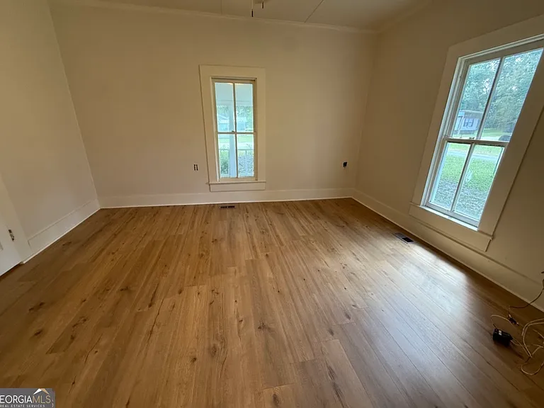 604 Shy St — Photo 17