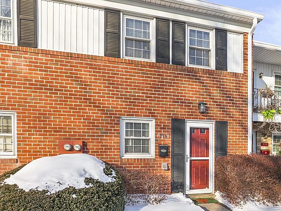 3rd image of 776 Hardwick Pl