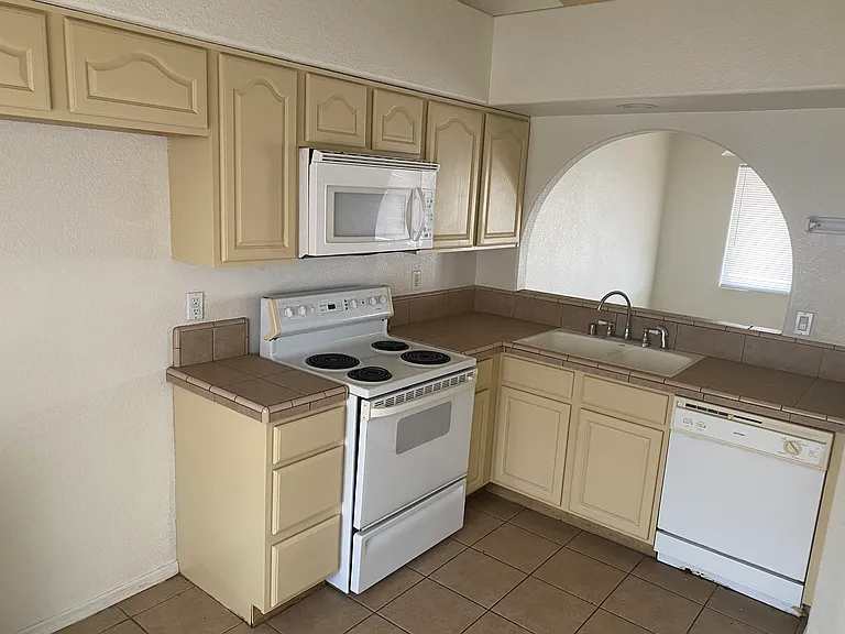 1659 Varner Ave — Photo 4