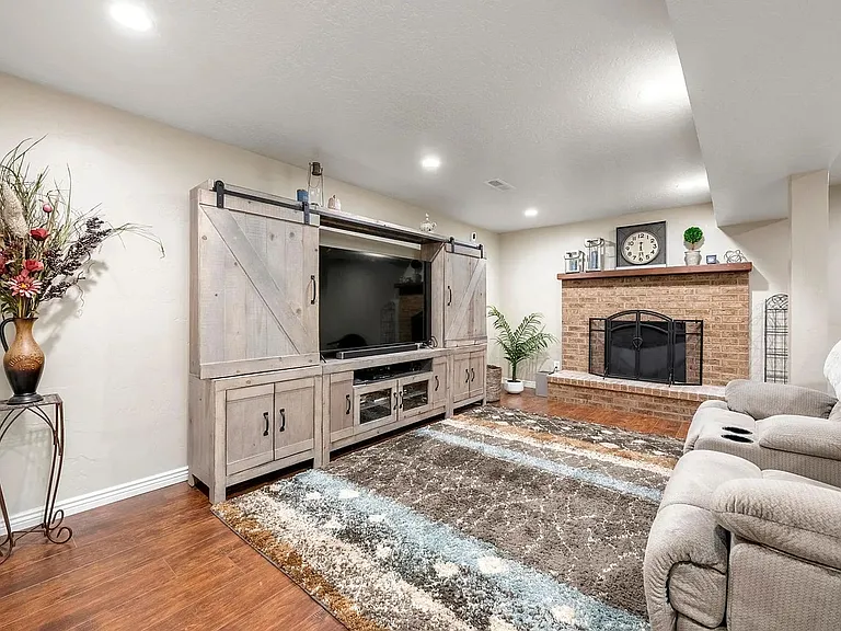 1553 E Huckleberry Cir — Photo 25