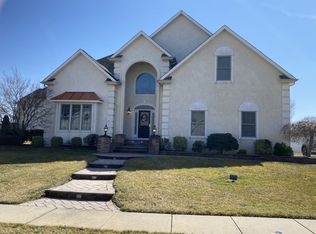 8 Tara Dr, Mount Laurel, NJ 08054