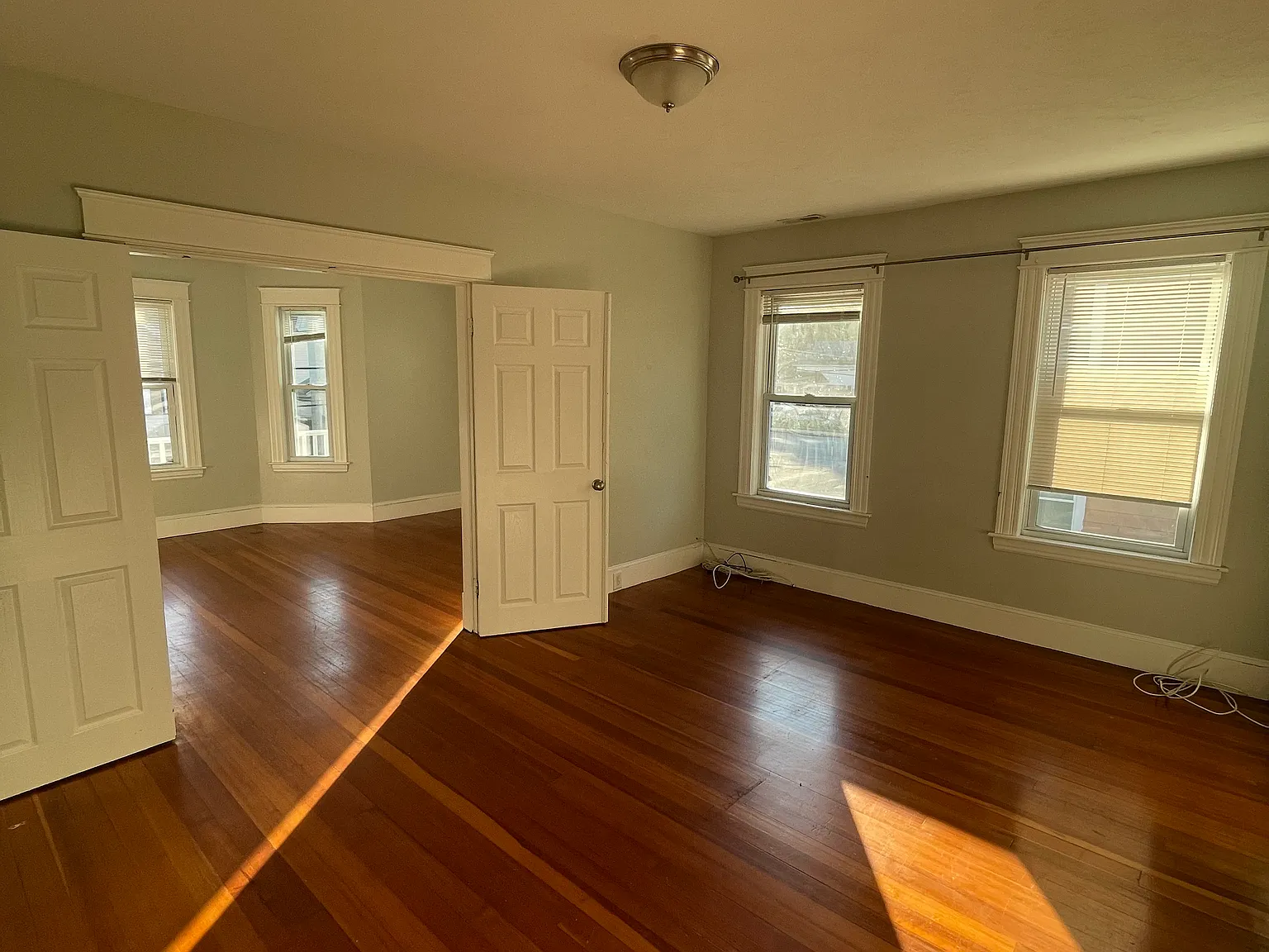 3 bed, 1200 sqft, $2,700 — Photo 2