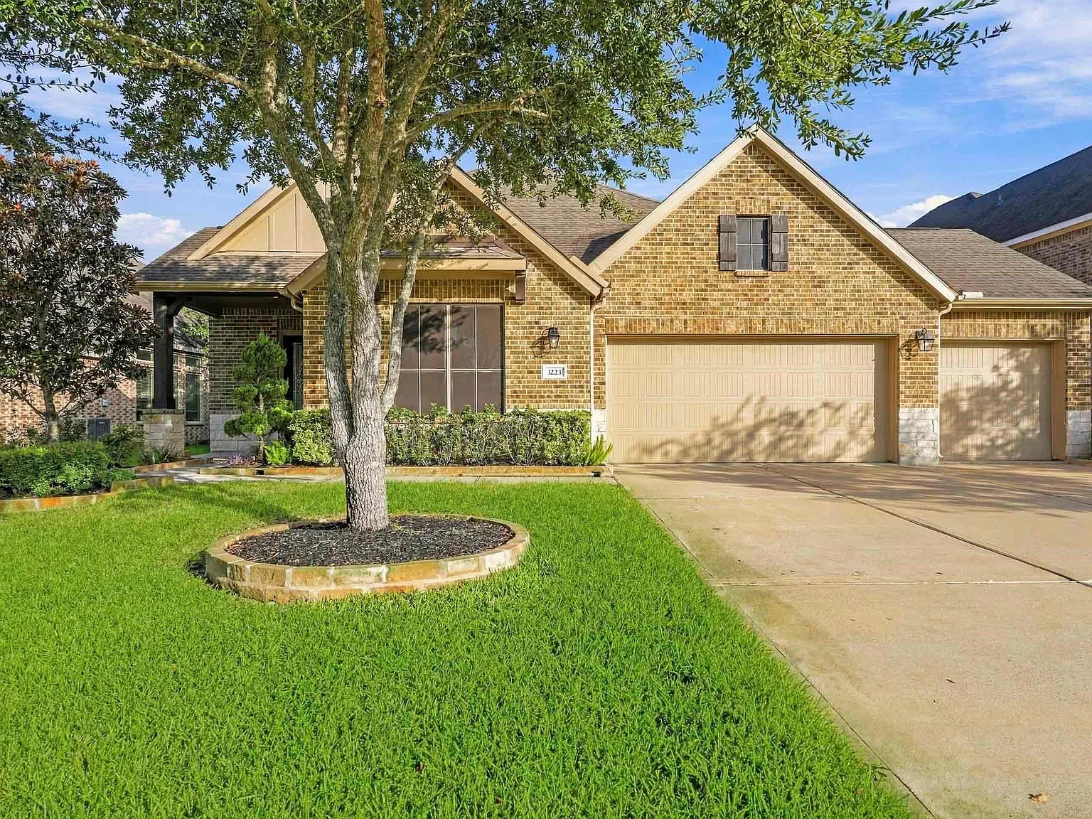 4 bed, 3.0 bath, 2476 sqft, $2,895 — Photo 3