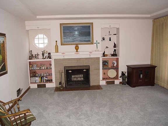 5th image of 817 De Clark St