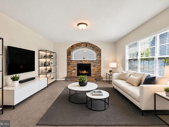 4th image of 9604 Lormar Ln