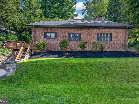 2nd image of 914 Somerset Ln