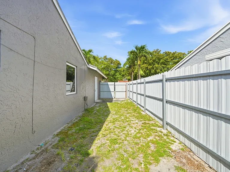 19655 NW 62nd Ct — Photo 42