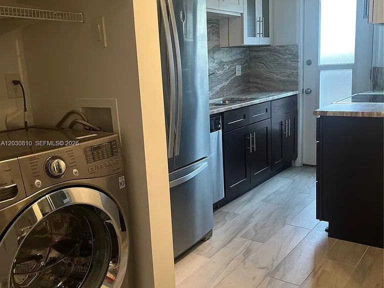 225 SE 16th Ave #2 — Photo 16