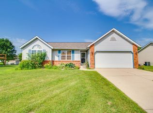 124 Ridge Dr, Maryville, IL 62062