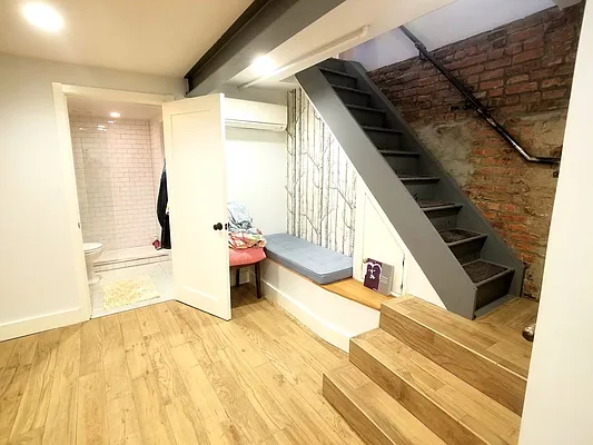 Rented by Compass | media 25