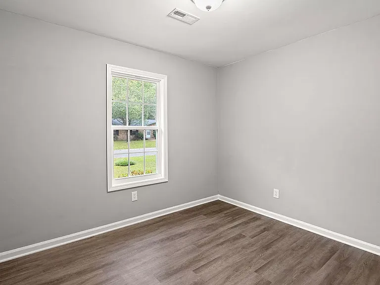 426 Longleaf Dr — Photo 10