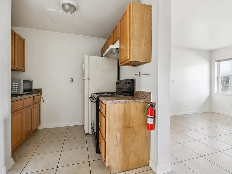 1118 Monroe St #4 — Photo 5
