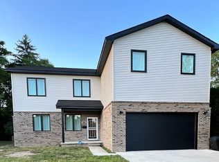 17252 W Eleven Mile Rd, Southfield, MI 48076