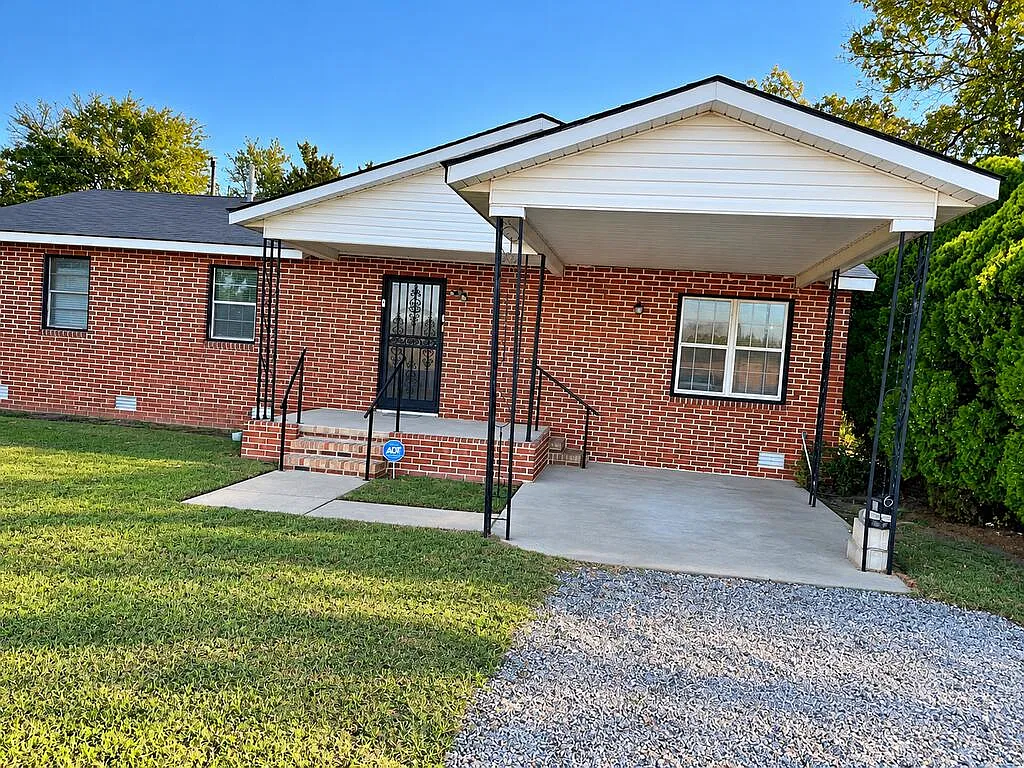 1 bed, 1.5 bath, 1152 sqft, $850 — Photo 1
