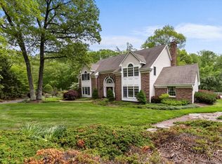 48 Cherry Gate Ln, Trumbull, CT 06611