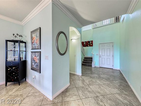 3rd image of 824 Tarbet Ave