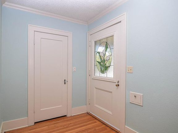 Entry with Mail Slot