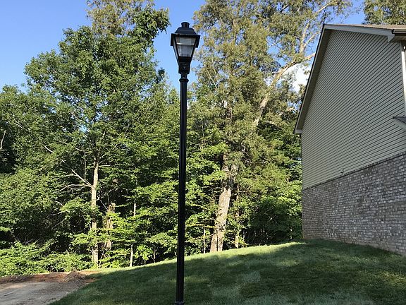 4th image of 135 Country Ln #402