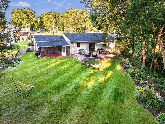 2nd image of 128 Clover Ln