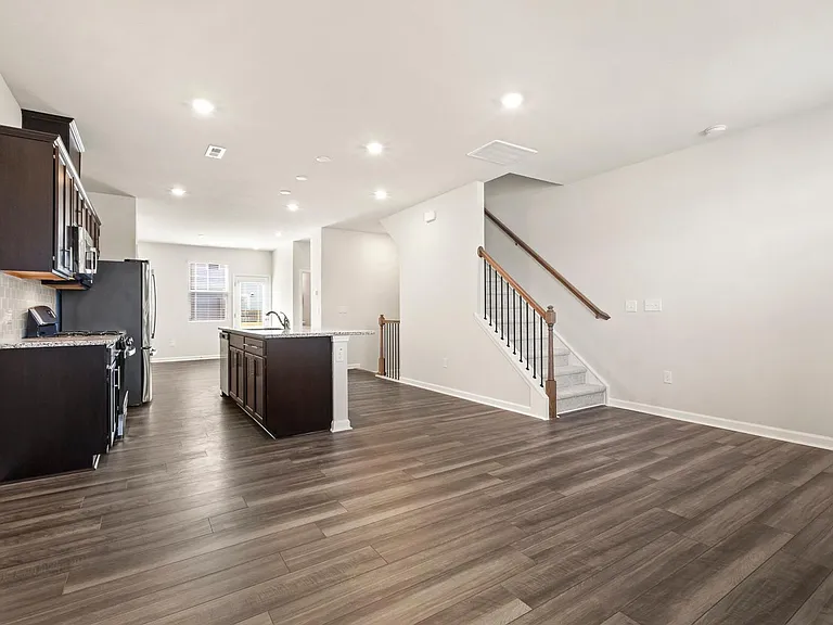 146 Zealand Ct — Photo 14
