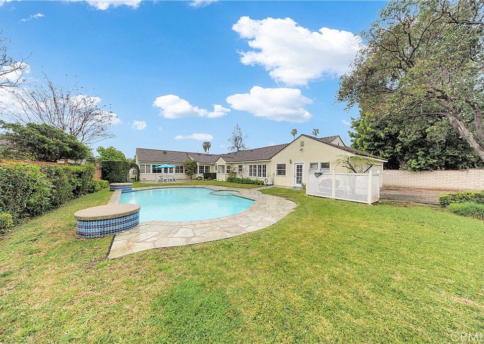 1st image of 2835 Devonport Rd