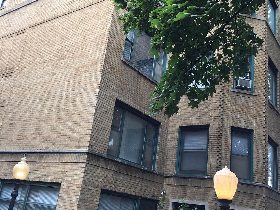 2nd image of 681 1/2 W Wrightwood Ave APT 3W