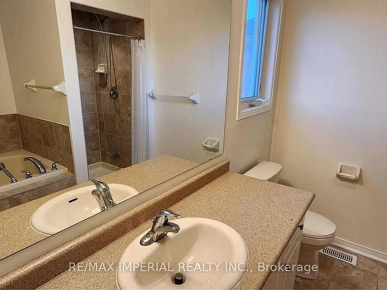 1423 Rennie St — Photo 9