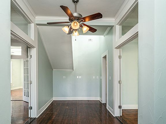 5th image of 513 Earl Garrett St