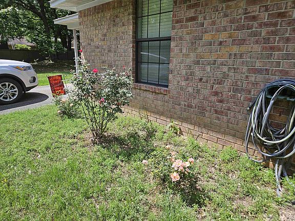 3rd image of 310 Meadow Ln