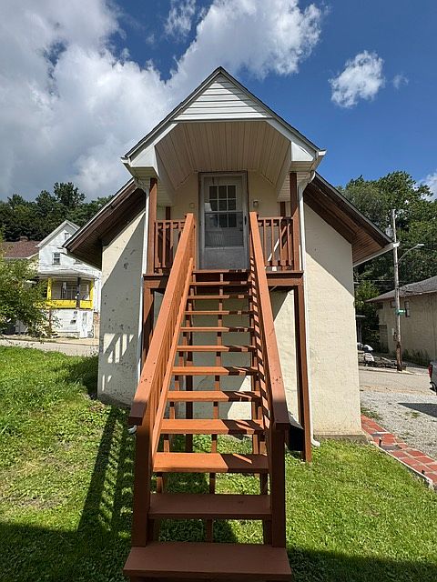 1st image of 315 W Otterman St