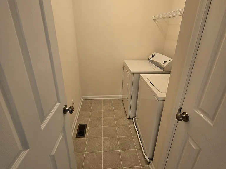 2743 Keebler Ct — Photo 15