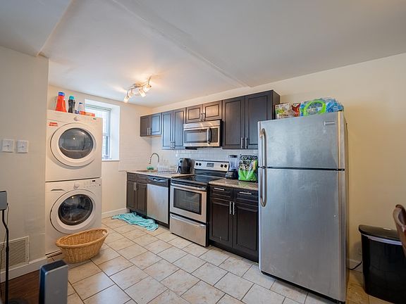 3rd image of 5561 Pershing Ave
