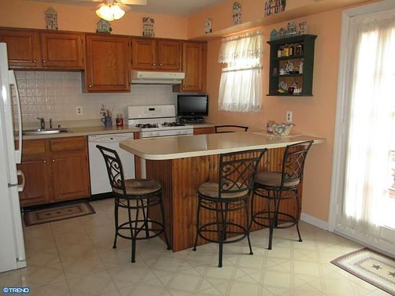 3rd image of 232 Karen Dr