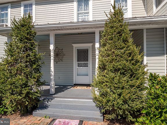 5th image of 363 Cypress St