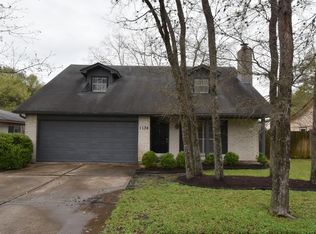 1138 Pinecroft Dr, Sugar Land, TX 77498