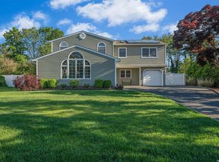 309 Blue Point Rd W, Holtsville, NY 11742