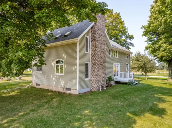 2835 Pembroke Ave, Fredericksburg, IA 50630