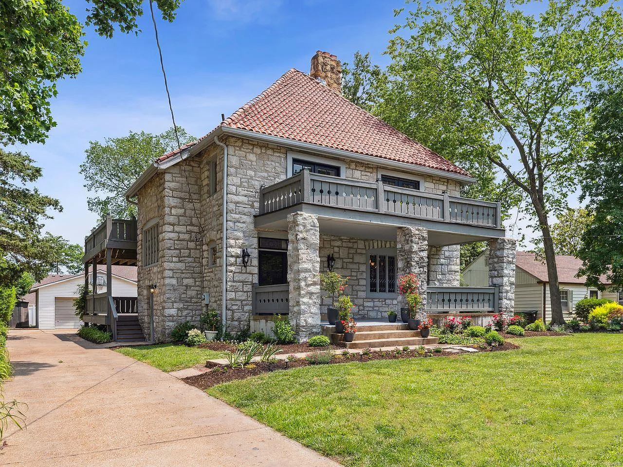 310 Altus Pl photo 1