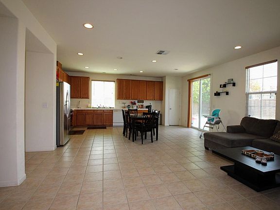 4th image of 2404 S Mountainside Dr