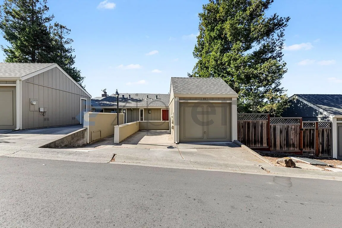 3 bed, 2.5 bath, 1478 sqft, $4,350 — Photo 3