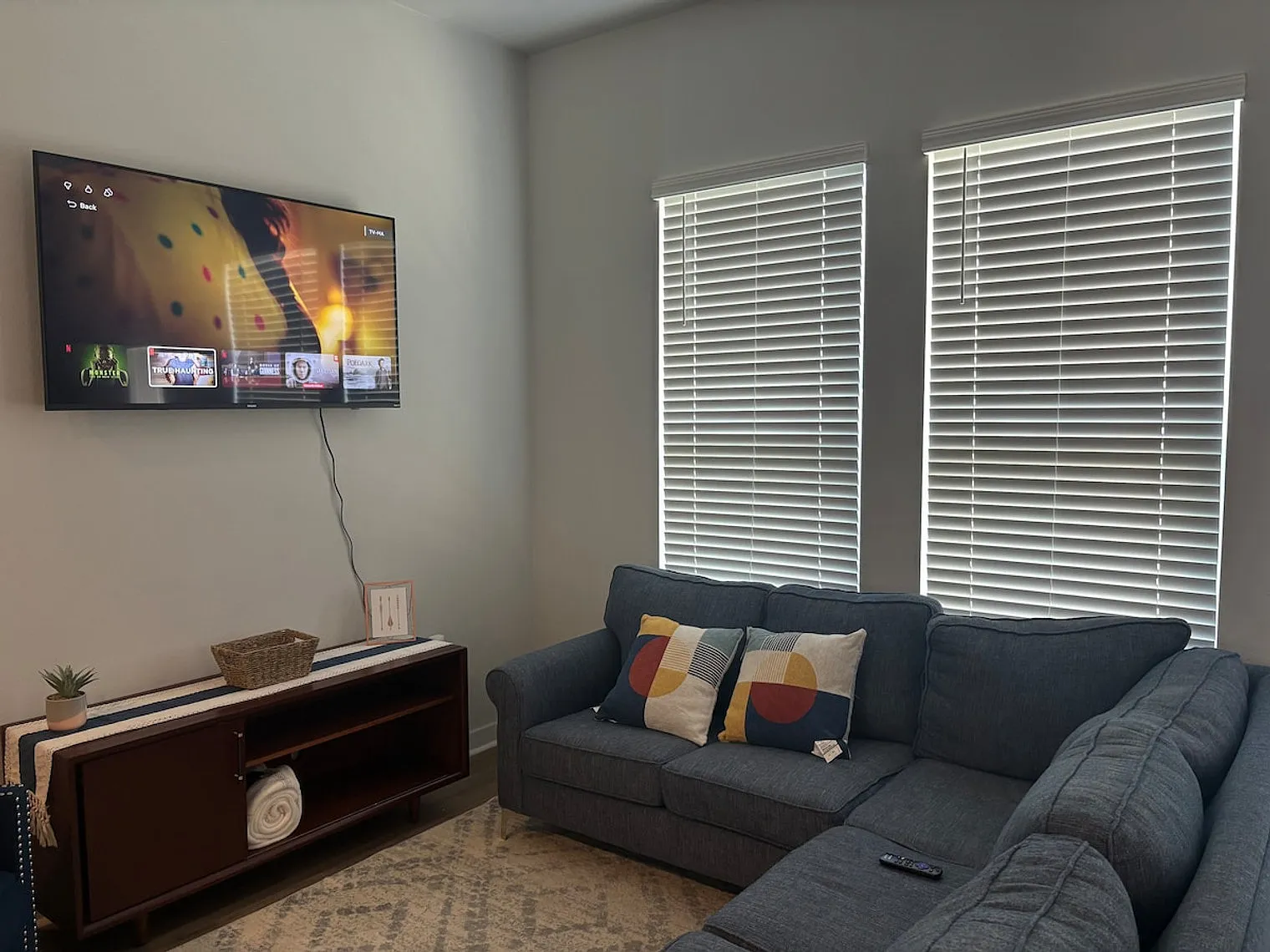 3 bed, 2.5 bath, $4,387 — Photo 3