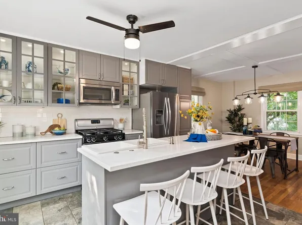 710 Fishburn Rd, Hershey, PA 17033