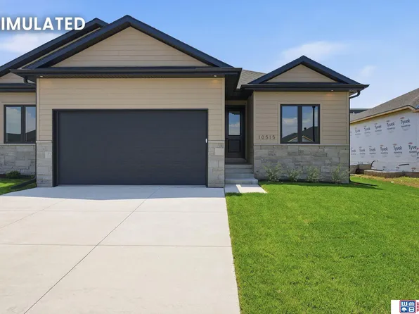 10501 Majestic Ln, Lincoln, NE 68527