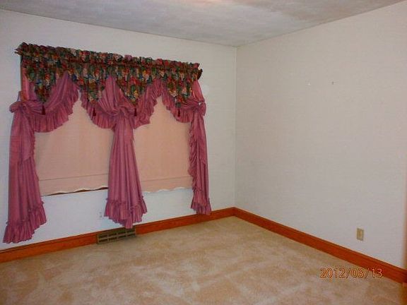 4th image of 212 Woodlawn Ave