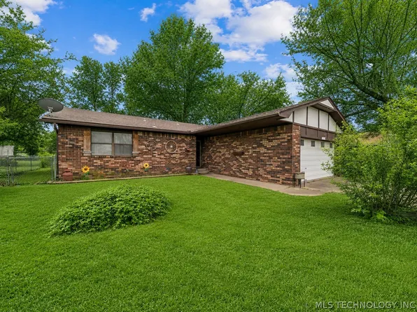 604 E Radcliff St, Locust Grove, OK 74352