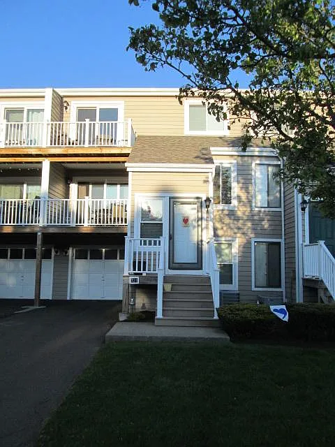 721 Robert Frost Dr