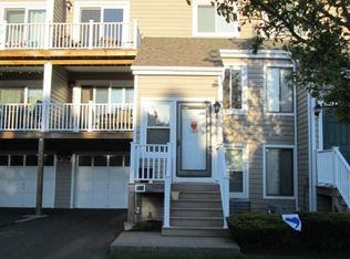 721 Robert Frost Dr, Branford, CT 06405