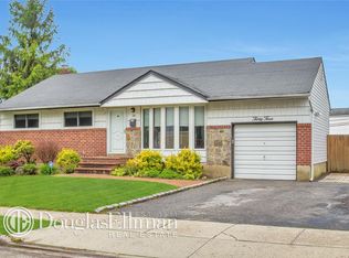 33 Kalda Ln, Plainview, NY 11803