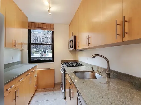 420 East 51st Street image 3 of 18